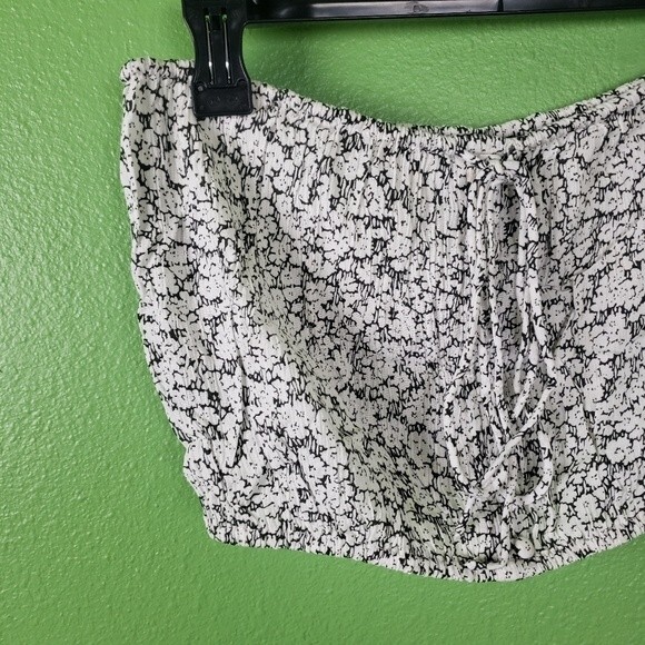 Volcom Women's white floral skater tube top size small 4/6 - Picture 2 of 9